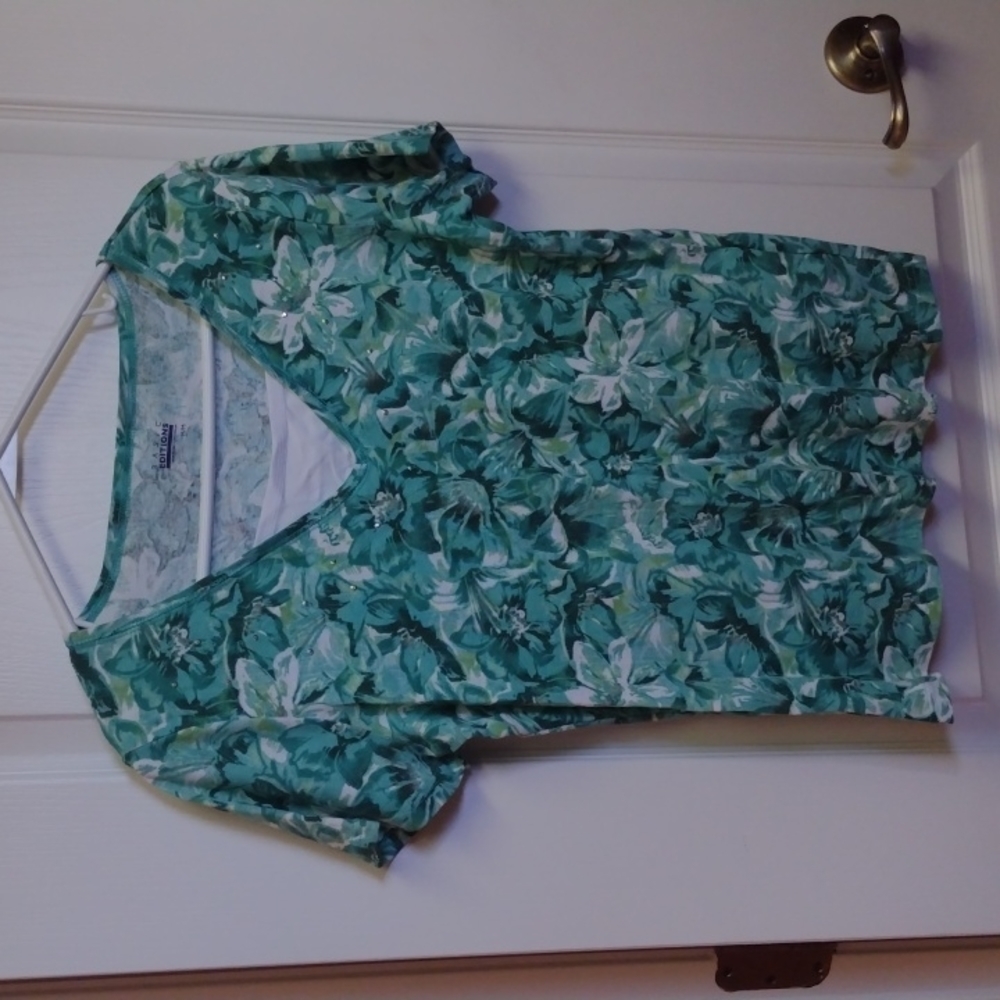 BASIC editions, Beautiful green Tshirt